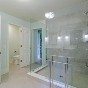 Main Ensuite Bathroom