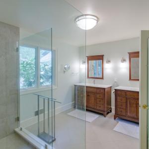 Main Ensuite Bathroom