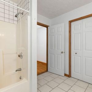 1567BlueGrassHollowRd36