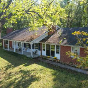 Farmhouse100125104