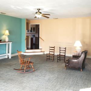 family rm view to kitchen