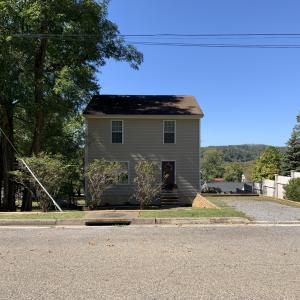 1847 Hawthorne Off street parking