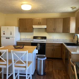 1847 Hawthorne Kitchen view 3