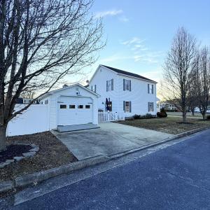 EAA11BF5-650D-45B8-BC41-38D1F016E0F9