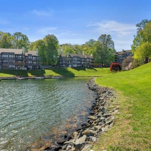 Photo #38 of 75 Dockside Circle, Moneta, VA
