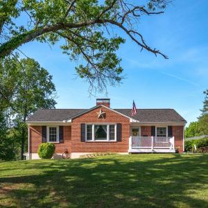 Photo #2 of 1235 Ashland Circle, Bedford, VA 0.4 acres