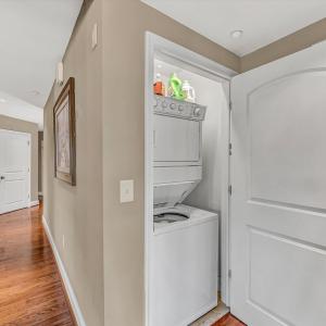 Photo #20 of 100 Bridgewater Pointe Place, Moneta, VA