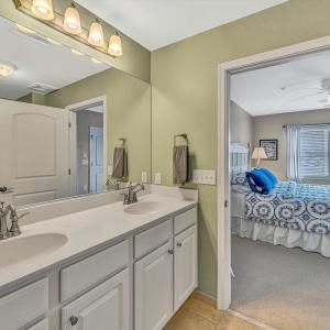 Photo #21 of 100 Bridgewater Pointe Place, Moneta, VA