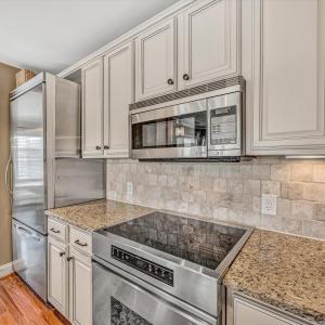 Photo #5 of 100 Bridgewater Pointe Place, Moneta, VA