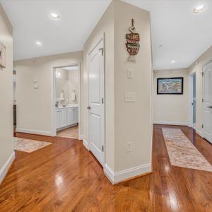 Photo #9 of 100 Bridgewater Pointe Place, Moneta, VA