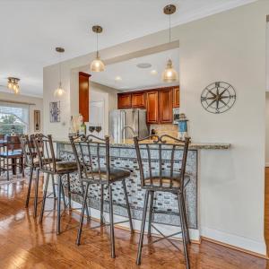 Photo #16 of 100 Bridgewater Pointe Place, Moneta, VA