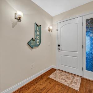 Photo #8 of 100 Bridgewater Pointe Place, Moneta, VA