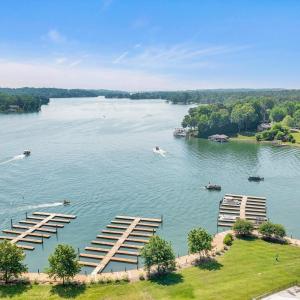 Photo #38 of 100 Bridgewater Pointe Place, Moneta, VA