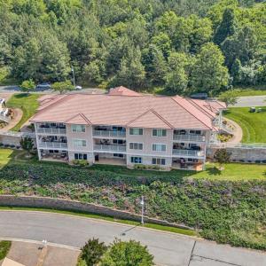 Photo #40 of 1066 Siesta Key Court, Moneta, VA