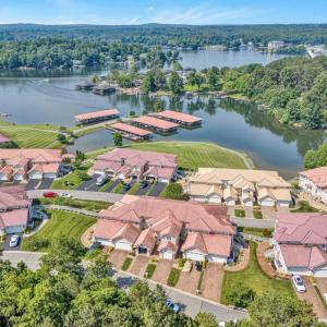 Photo #37 of 1066 Siesta Key Court, Moneta, VA