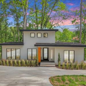 Located in Bedford County offering short term rentals, yet is minutes from Bridgewater and area amenities!  Short Term Rental permitting and due diligence is the responsibility of the purchaser.