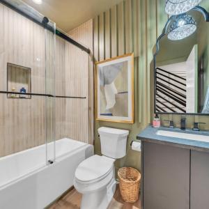 Terrace Level Full Bath!