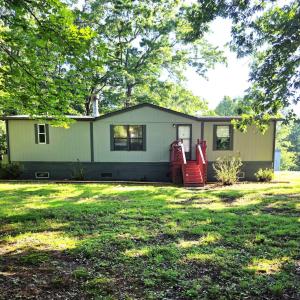 well maintained single-wide situated on 8+acres