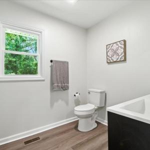 Upper Level Full Bath