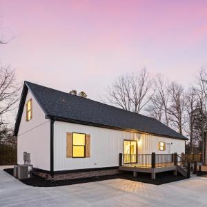 Photo #5 of 200 Saunders Point Road, Huddleston, VA 0.5 acres