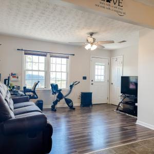 Photo #8 of 1281 Lone Oak Crossing, Huddleston, VA 0.6 acres