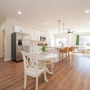 Photo #3 of 128 Brenleigh Court, Lynchburg, VA