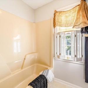 Photo #19 of 2405 Hawthorne Road, Lynchburg, VA 0.9 acres