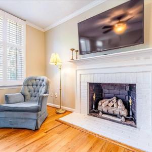 Photo #11 of 2405 Hawthorne Road, Lynchburg, VA 0.9 acres