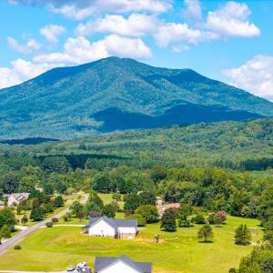 Photo #4 of 1101 Foxfire ln, Bedford, VA 4.9 acres