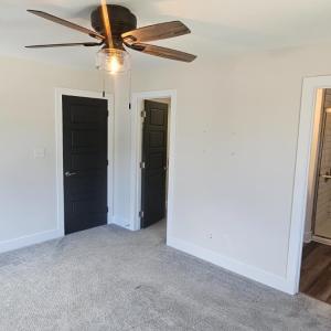 Primary bdrm w/ensuite bath and walkin closetto left of bath