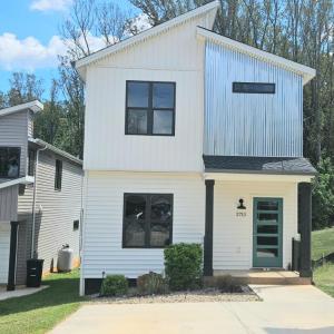 Photo #1 of 2713 Rainbow Circle, Lynchburg, VA 0.1 acres