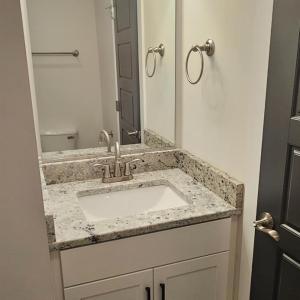 2nd floor full hall bath