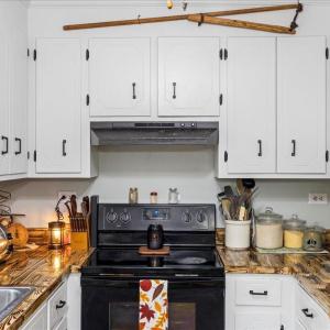 OODLES of cabinets in this wonderfully functional galley kitchen