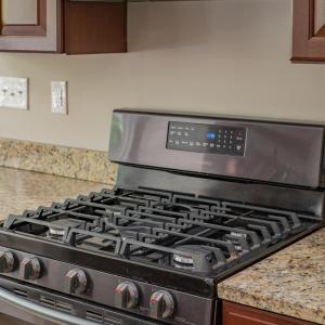 Propane range 4 +- yrs old