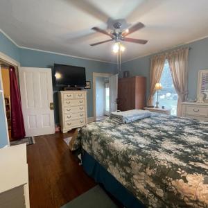 Photo #42 of 721 Grove Street, Bedford, VA 0.4 acres