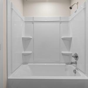 Full one piece shower surround/tub
