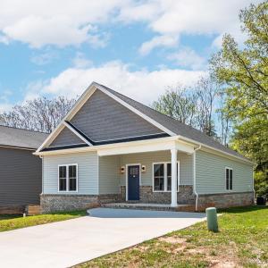 Photo #2 of 456 North Avenue, Appomattox, VA 0.1 acres