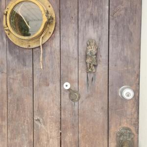 Hand-turn doorbell and Porthole Window