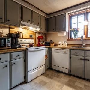 Photo #10 of 301 Log Cabin Road, Appomattox, VA 1.0 acres