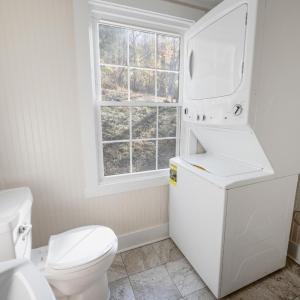 Main level bathroom with stackable W/D