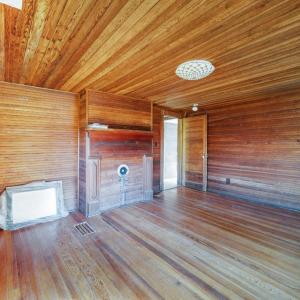 2nd floor bedroom