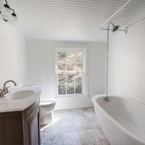 2nd floor bathroom