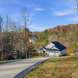 Photo #6 of 172 Lakewatch Circle, Moneta, VA 0.7 acres