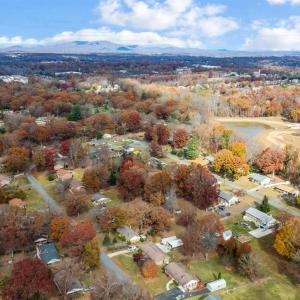 Photo #37 of 423 Woodland Cir, Lynchburg, VA 0.5 acres