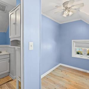 Bonus Room behind Bath