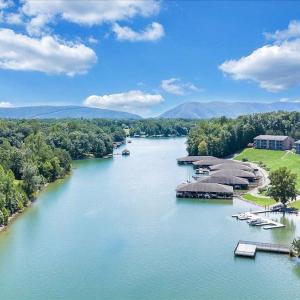 This is one of the more private locations in Mariners Landing, yet is only a walk or golf cart away from all community activities!