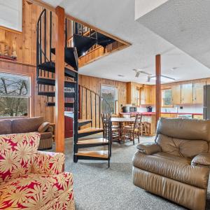 Photo #11 of 1392 Hermitage Circle, Huddleston, VA 0.8 acres