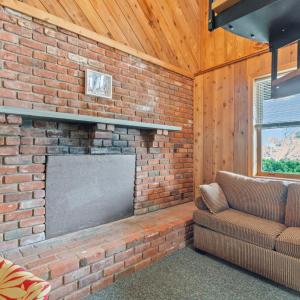 Photo #13 of 1392 Hermitage Circle, Huddleston, VA 0.8 acres