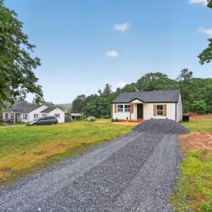 Photo #18 of 3556 Brights Road, Gretna, VA 0.4 acres