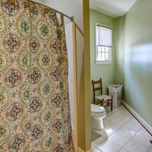 Ensuite bath for 3rd bedroom